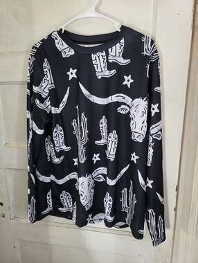 Black Western Graphic Long Sleeve Top - Skull & Cactus Print